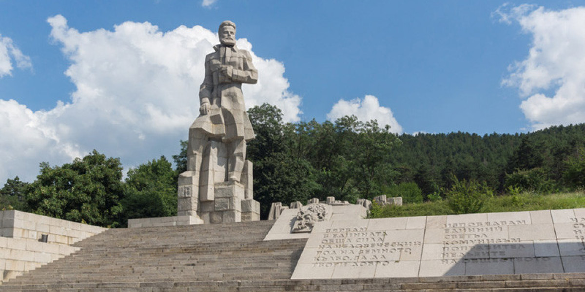 В памет на Христо Ботев и загиналите за освобождението на България - Калофер