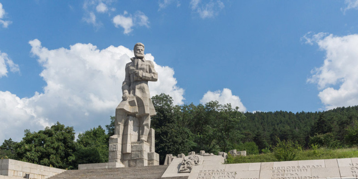 В памет на Христо Ботев и загиналите за освобождението на България - Калофер