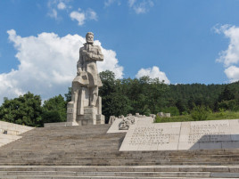 В памет на Христо Ботев и загиналите за освобождението на България - Калофер